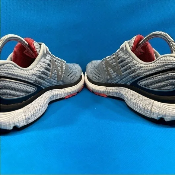 New Balance 860 V9 Women's Running Shoe Size 9.5