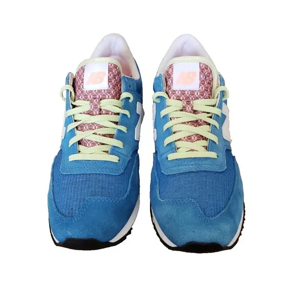 New Balance Classic Athletic Women’s Running Shoes Size 8.5 Blue Suede CW620CBI