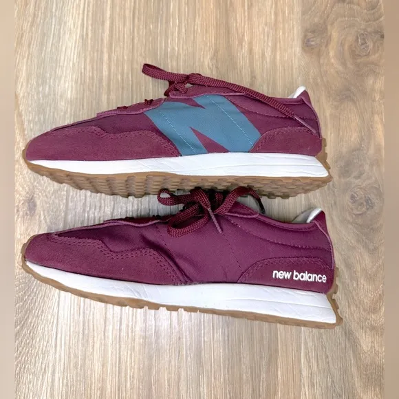 New Balance Classics Boys Maroon 327 Sneakers, Size Boys Us 3 NWOB