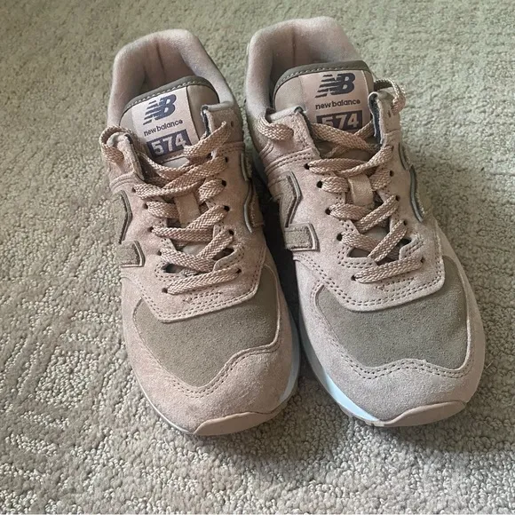 {New Balance} Women's 574 Sneaker | Flat Taupe/Mushroom ~ Size 5