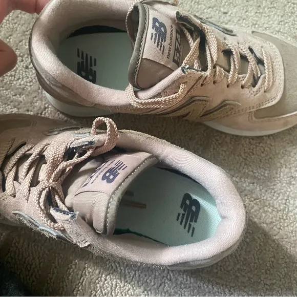 {New Balance} Women's 574 Sneaker | Flat Taupe/Mushroom ~ Size 5