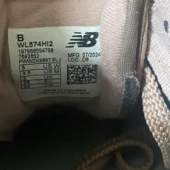 {New Balance} Women's 574 Sneaker | Flat Taupe/Mushroom ~ Size 5