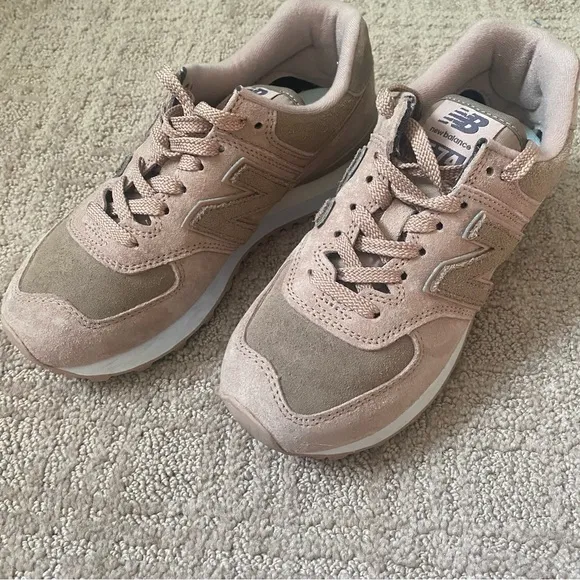 {New Balance} Women's 574 Sneaker | Flat Taupe/Mushroom ~ Size 5