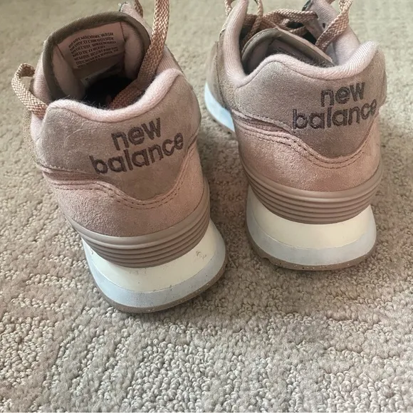 {New Balance} Women's 574 Sneaker | Flat Taupe/Mushroom ~ Size 5
