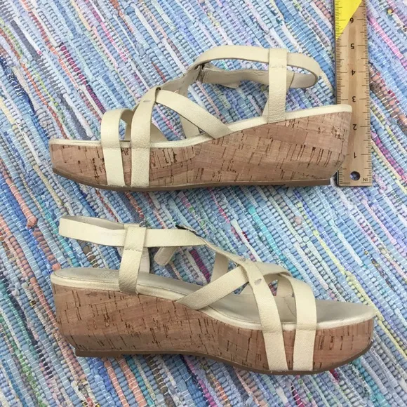 *NEW Eileen Fisher Array Core Sandals, Bone Matte
