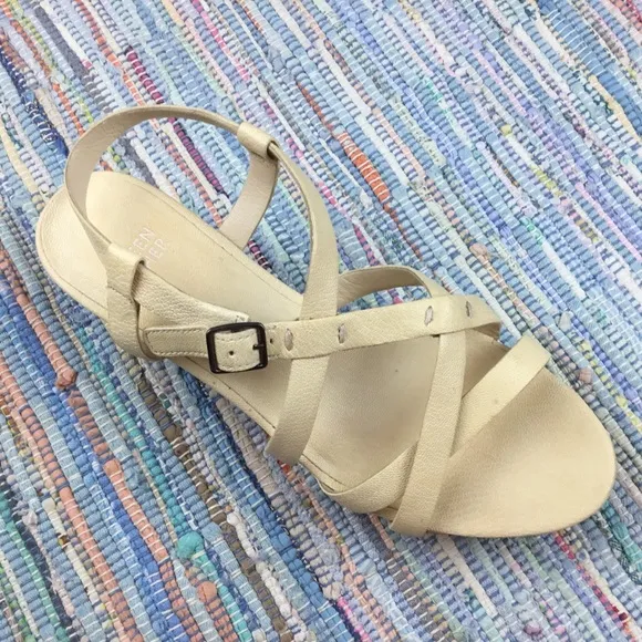 *NEW Eileen Fisher Array Core Sandals, Bone Matte