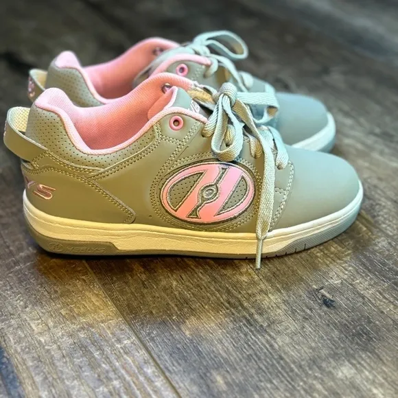 NEW Heelys Voyager Shoes HE100715 Gray and Pink Size Youth 4