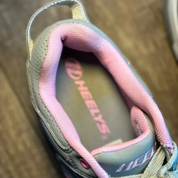 NEW Heelys Voyager Shoes HE100715 Gray and Pink Size Youth 4