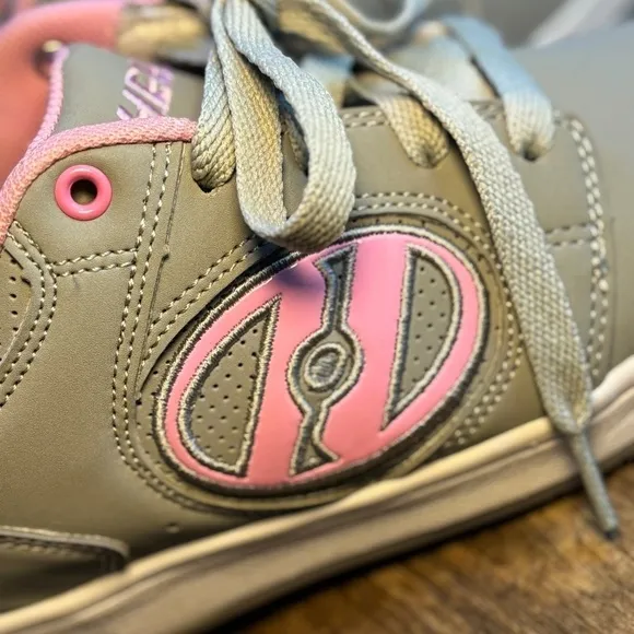 NEW Heelys Voyager Shoes HE100715 Gray and Pink Size Youth 4