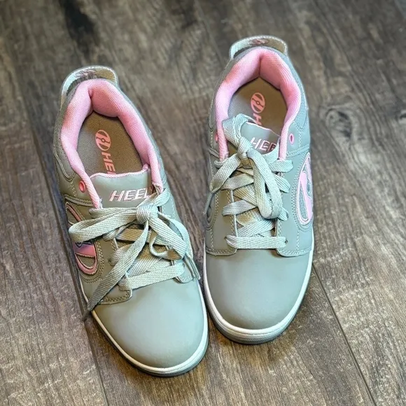 NEW Heelys Voyager Shoes HE100715 Gray and Pink Size Youth 4