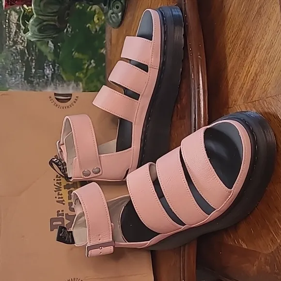 New in box! Dr Martens Clarissa II Quad Womens 8 leather platform sandal shoes