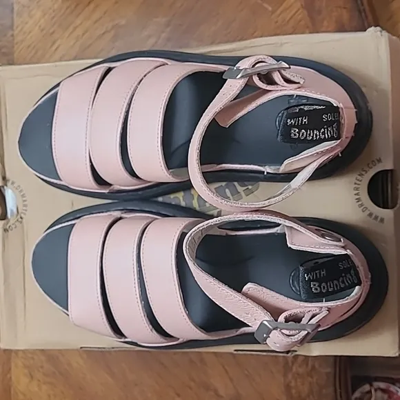 New in box! Dr Martens Clarissa II Quad Womens 8 leather platform sandal shoes