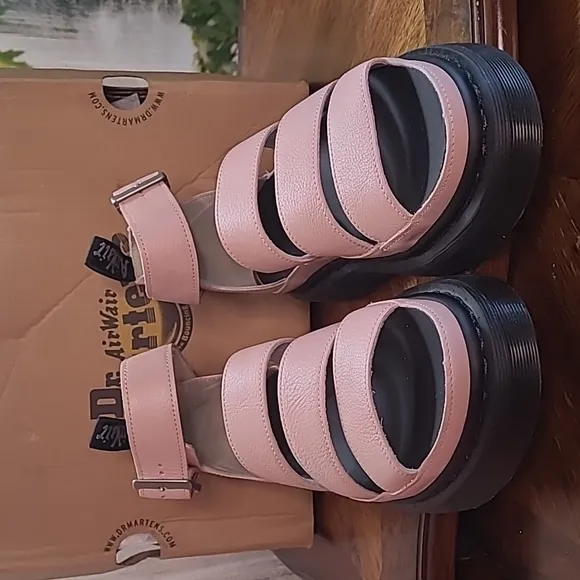 New in box! Dr Martens Clarissa II Quad Womens 8 leather platform sandal shoes