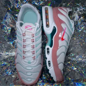 NEW IN BOX Nike Air Max Plus | White Siren Red Stardust | Size: 6.5Y
