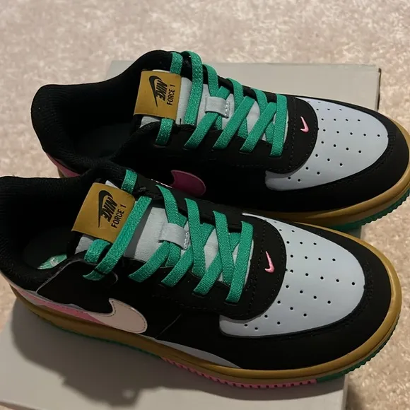 New in Box Nike Force 1 Low EasyOn LV8 2 (PS) Size 2