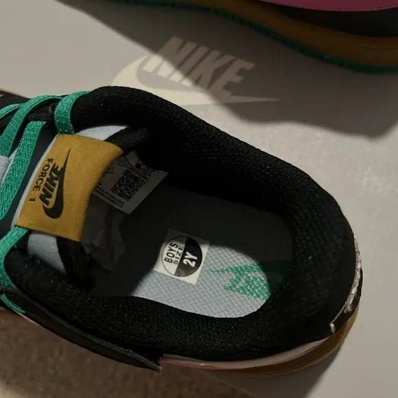New in Box Nike Force 1 Low EasyOn LV8 2 (PS) Size 2