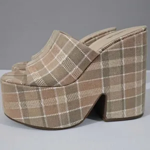 NEW Larroude Wanda Platform Mule Chunky Heel Neutral Beige Khaki Plaid Size 10