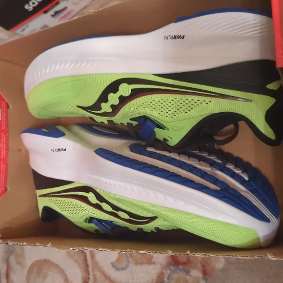 New MEN-SAUCONY GUIDE 15 Sneaker size 10 -10.5 -11.5