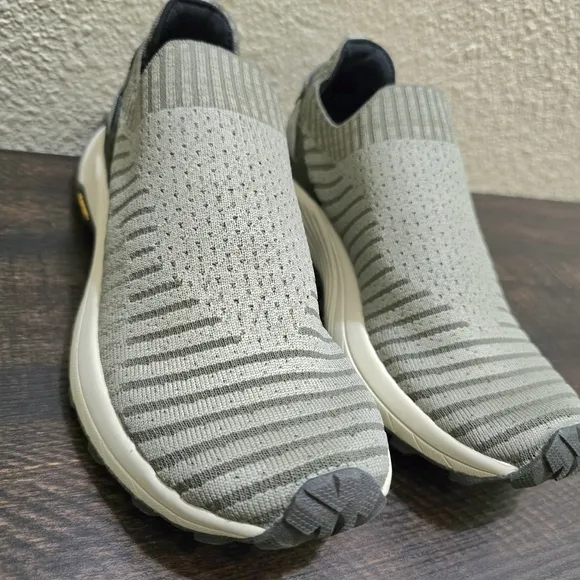 NEW Merrell Vibram Women's‎ Embark Moc Tea Gray Slip-On Shoes Size 5
