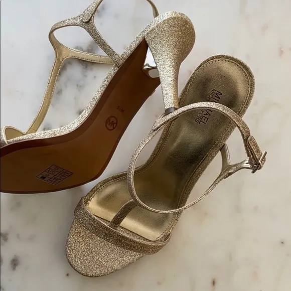 New MICHAEL KORS Arden Gold T-strap Stiletto Sandals shoes