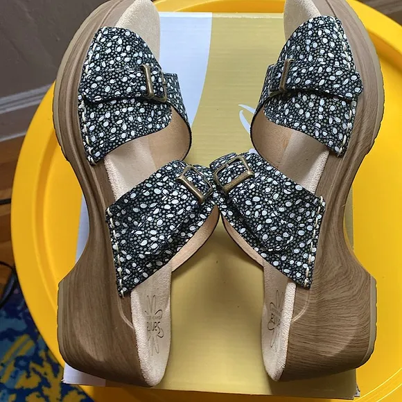 🌻New, Never Worn, SANITA Black Paisley Daisy Debora Strappy Clog Slides, 42 EU.