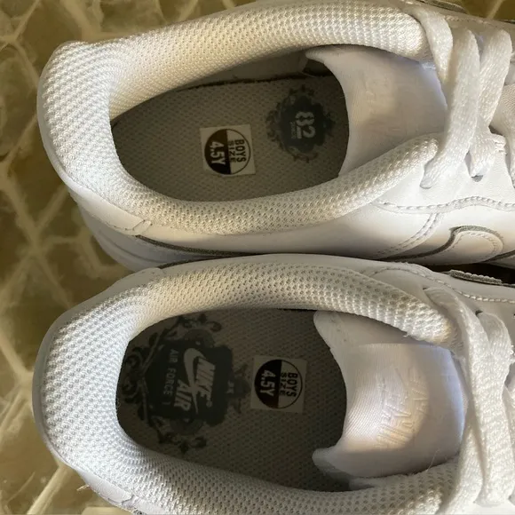 NEW!  Nike Air Force 1 LE Big Kids' Shoes (4.5Y)