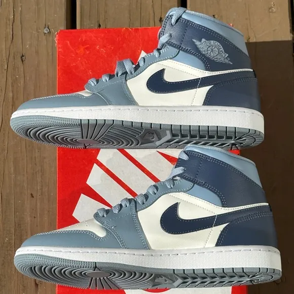 NEW Nike Air Jordan 1 Mid Casual Sneaker  - US Size Womens 9 | Mens 7.5