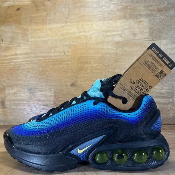 NEW Nike Air Max Dn SE Womens Sz 7.5 Shoes Sneakers Sky Blue/Black Chamois