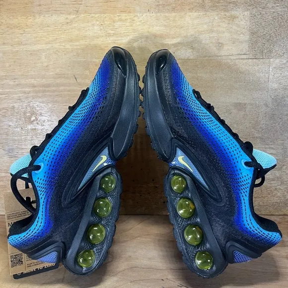 NEW Nike Air Max Dn SE Womens Sz 7.5 Shoes Sneakers Sky Blue/Black Chamois