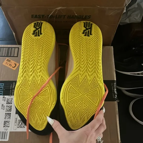 NEW Nike Kyrie Flytrap 6 Orange Trance Yellow Strike, Sz 11  (no box)