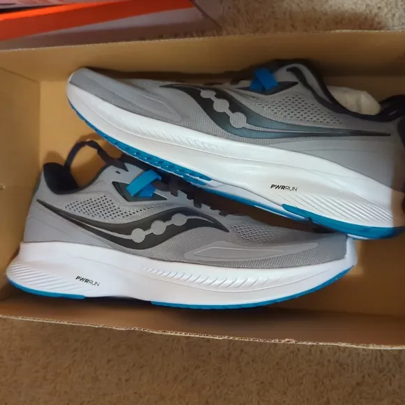 New SAUCONY GUIDE 15 MEN Sz  ALLOY/TOPAZ GRIS Sz 11