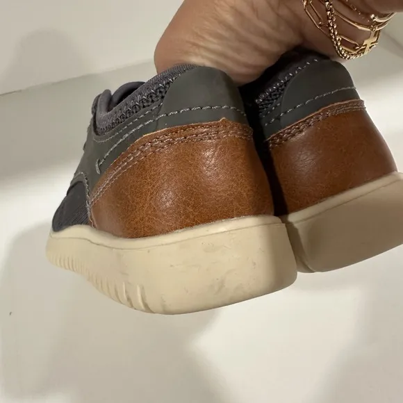 NEW Steve Madden Boys Dawes Sneaker sz 2