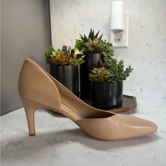 New! VINCE Tiana Point Toe Leather PumpsNude Cappuccino Sz 9 $330