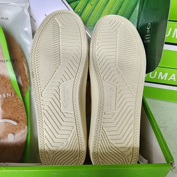 NIB Cariuma yellow OCA canvas Sneakers sz W10 M8.5 canery