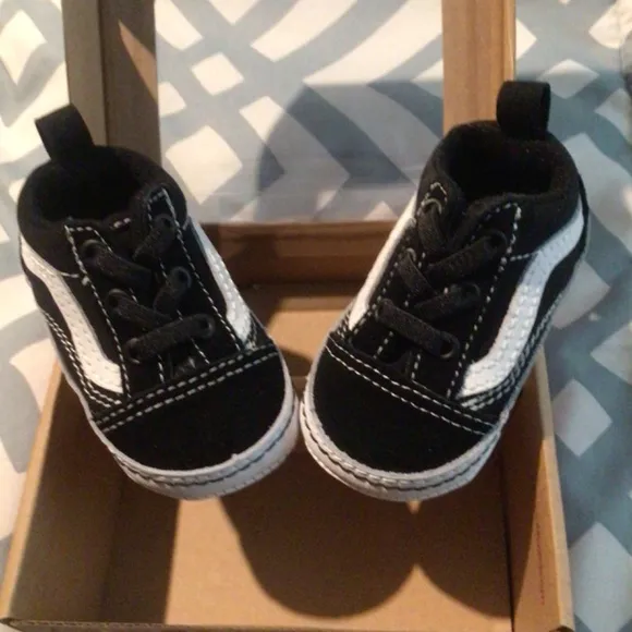 NIB Vans “Old Skool Crib” - Infant - Black/True White Shoes