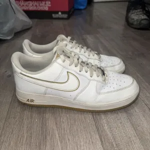 Nike Air Force 1 '07 Shoes Mens Size 11.5 White Brown Gold Bronzine DV0788 104