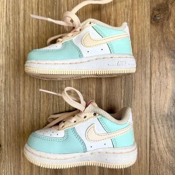 Nike Air Force 1 Low Emerald Rise/White/Guava Ice Size 4c EUC