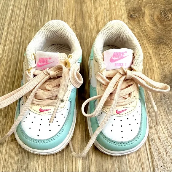 Nike Air Force 1 Low Emerald Rise/White/Guava Ice Size 4c EUC