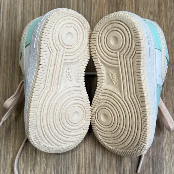 Nike Air Force 1 Low Emerald Rise/White/Guava Ice Size 4c EUC