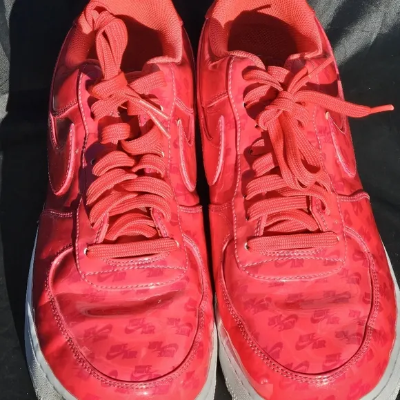 Nike Air Force 1 LV8 UV Logo Siren Red  Low Top Size 11.5 AJ9505-600