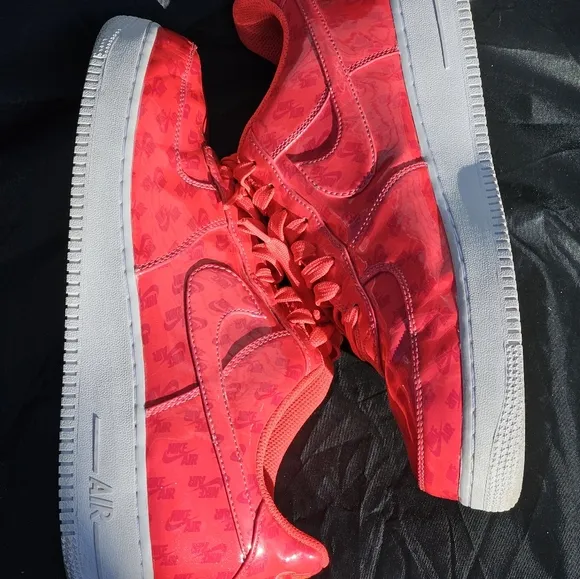 Nike Air Force 1 LV8 UV Logo Siren Red  Low Top Size 11.5 AJ9505-600