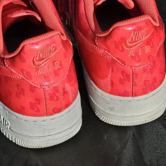 Nike Air Force 1 LV8 UV Logo Siren Red  Low Top Size 11.5 AJ9505-600