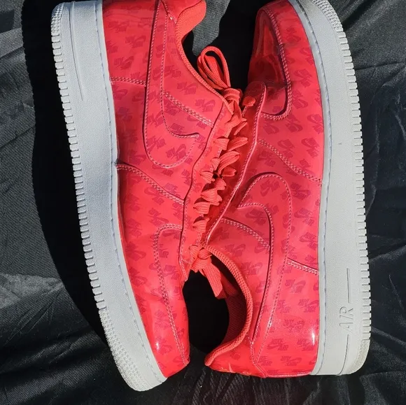 Nike Air Force 1 LV8 UV Logo Siren Red  Low Top Size 11.5 AJ9505-600