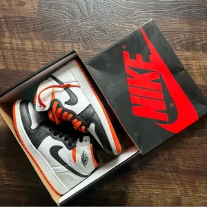 Nike air Jordan 1 high OG retro 575441-180 electro orange sneakers shoes 4.5Y 6W
