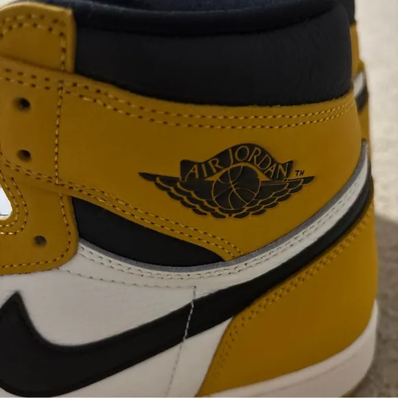 Nike Air Jordan 1 Men’s Size 11 Retro High OG Yellow Ochre DZ5485-701 Sneakers