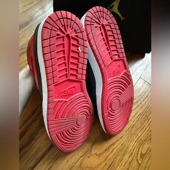 Nike Air Jordan 1 Mid in EUC! 🖤♥️🖤Big Kids 4.5Y🖤♥️🖤