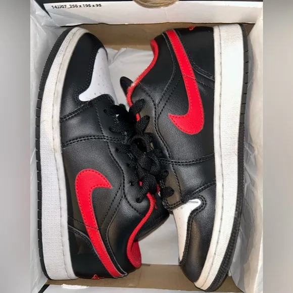 Nike Air Jordan Low 1 - Size 4Y Sneakers (GS)
