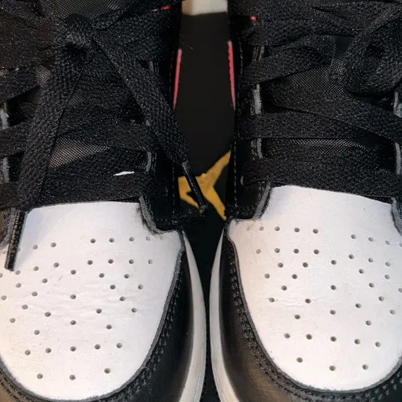 Nike Air Jordan Low 1 - Size 4Y Sneakers (GS)