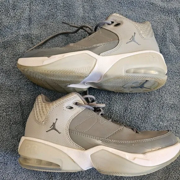 Nike Air Jordan Max Aura 3, Size 5.5 YOUTH - EUC!