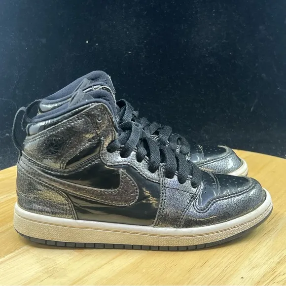 Nike Air Jordan Retro 1 High BP Youth Shoes Sz 12C Youth Glossy Black 705303-017